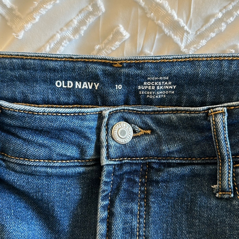 Old Navy Size 10 High Rise Super Skinny RockStar Secret Smooth Pockets. LIKE NEW
